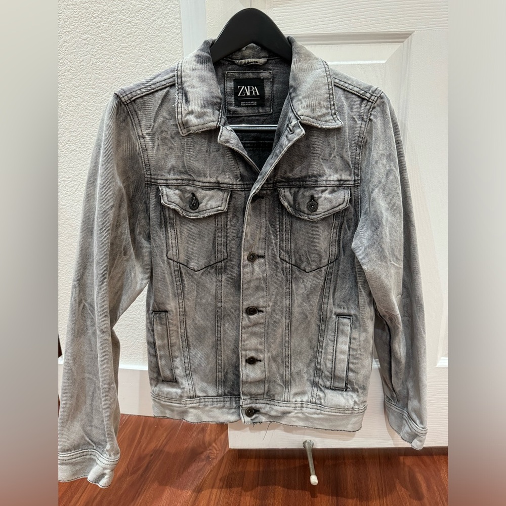 ZARA MEN Gray Washed Denim Jacket with distressed details